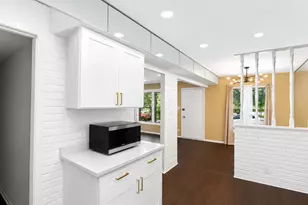 1796 Queensbury Cir, Hoffman Estates, IL 60169 - Photo 9