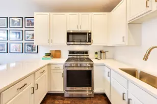2330 W St Paul Ave, Chicago, IL 60647 - Photo 9