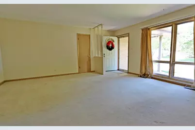 8808 S Pleasant Avenue, Hickory Hills, IL 60457 - Photo 3