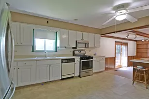 8808 S Pleasant Ave, Hickory Hills, IL 60457 - Photo 9