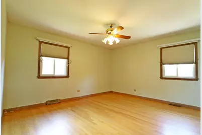 8808 S Pleasant Avenue, Hickory Hills, IL 60457 - Photo 11