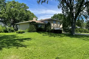 10 E Leon Ln, Prospect Heights, IL 60070 - Photo 3