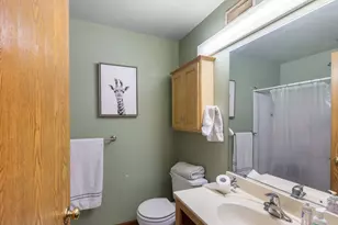 267 W Treehouse Ln, Round Lake, IL 60073 - Photo 15