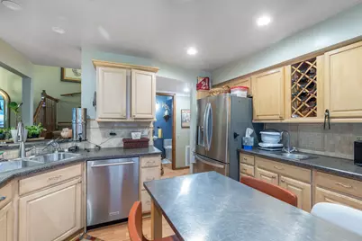 267 W Treehouse Lane, Round Lake, IL 60073 - Photo 7