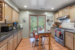 267 W Treehouse Ln, Round Lake, IL 60073 - Photo 5