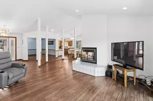 1108 E Oxford Ln, Arlington Heights, IL 60004 - Photo 3