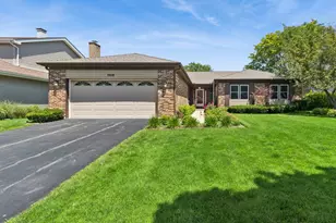 1108 E Oxford Ln, Arlington Heights, IL 60004 - Photo 1