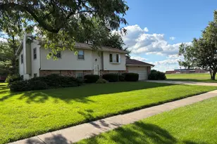 101 S Parkside Rd, Normal, IL 61761 - Photo 3