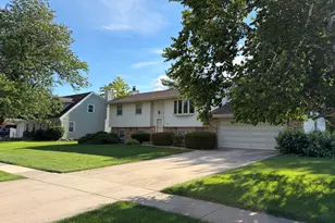 101 S Parkside Rd, Normal, IL 61761 - Photo 5