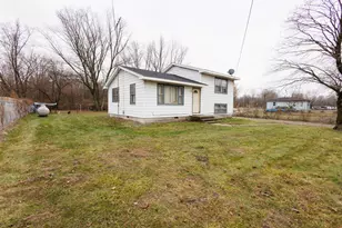 12878 E 2310S Rd, Pembroke Twp, IL 60958 - Photo 9