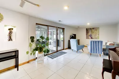 801 E Golfview Drive, Mount Prospect, IL 60056 - Photo 11