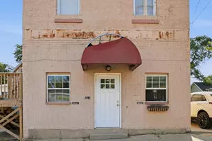 721 N Brinton Ave, Dixon, IL 61021 - Photo 1