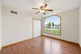 1346 Knolls Ave S, Dekalb, IL 60115 - Photo 15