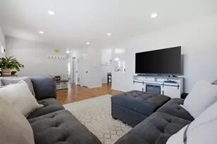 1110 W Glenn Trail, Elk Grove Village, IL 60007 - Photo 5