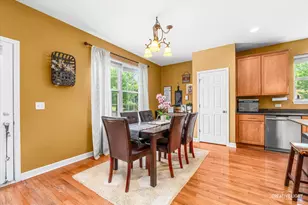 461 Mooresfield St, Elgin, IL 60124 - Photo 11