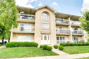 5242 W 79th St, Burbank, IL 60459 - Photo 1
