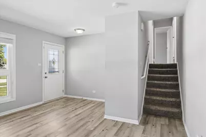 1680 Highland Boulevard, Hoffman Estates, IL 60169 - Photo 3