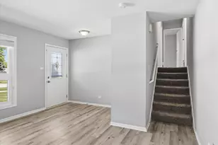 1680 Highland Blvd, Hoffman Estates, IL 60169 - Photo 3