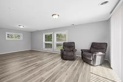1680 Highland Boulevard, Hoffman Estates, IL 60169 - Photo 11