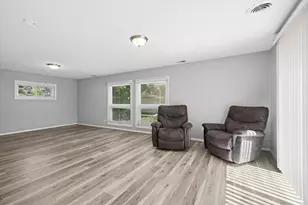 1680 Highland Blvd, Hoffman Estates, IL 60169 - Photo 11