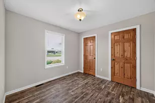 927 Foley Rd, Belvidere, IL 61008 - Photo 9