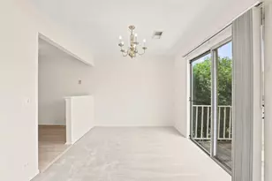 2326 Knollwood Ct, Schaumburg, IL 60194 - Photo 5