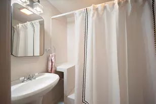 6164 N Winthrop Ave, Chicago, IL 60660 - Photo 17