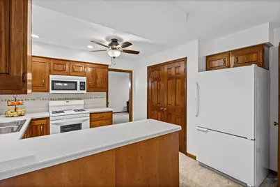 101 Carrol Gate Road, Wheaton, IL 60189 - Photo 7