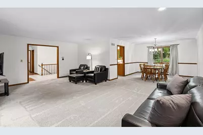 101 Carrol Gate Road, Wheaton, IL 60189 - Photo 5