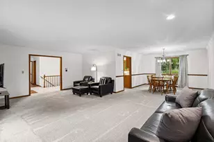 101 Carrol Gate Rd, Wheaton, IL 60189 - Photo 5