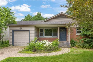 1020 S Gables Blvd, Wheaton, IL 60189 - Photo 1