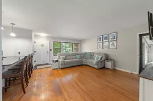 1020 S Gables Blvd, Wheaton, IL 60189 - Photo 3