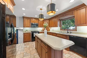 1350 S Rebecca Rd, Lombard, IL 60148 - Photo 9