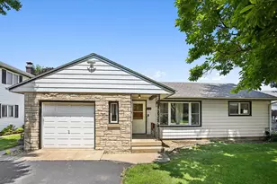 421 E South St, Peotone, IL 60468 - Photo 1
