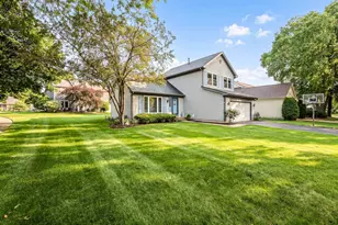 1135 Stonebridge Ct, Elgin, IL 60120 - Photo 3