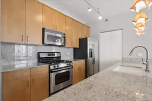 330 W Grand Ave, Chicago, IL 60654 - Photo 7