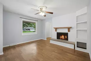 109 N 3rd St, Colona, IL 61241 - Photo 5