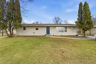 4720 Lincliff Dr, Rockford, IL 61109 - Photo 1