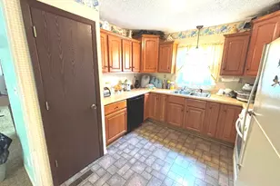 217 Woodland Dr, Salem, IL 62881 - Photo 9