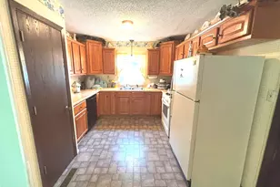 217 Woodland Dr, Salem, IL 62881 - Photo 7