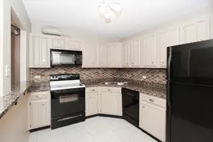 2000 St Regis Dr, Lombard, IL 60148 - Photo 7