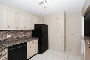 2000 St Regis Dr, Lombard, IL 60148 - Photo 9