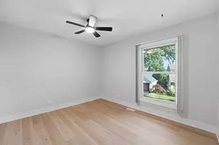 136 Edgewater Dr, Crystal Lake, IL 60014 - Photo 13