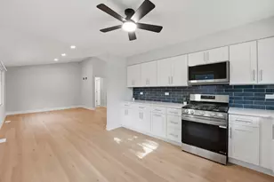 136 Edgewater Dr, Crystal Lake, IL 60014 - Photo 9