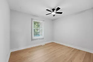 136 Edgewater Dr, Crystal Lake, IL 60014 - Photo 15