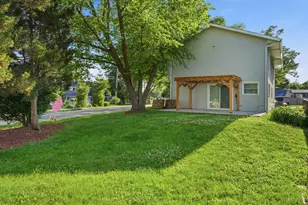 136 Edgewater Dr, Crystal Lake, IL 60014 - Photo 29
