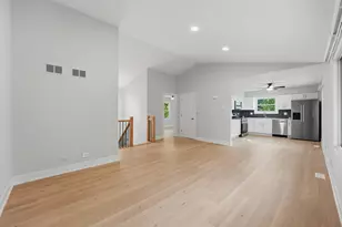 136 Edgewater Dr, Crystal Lake, IL 60014 - Photo 5