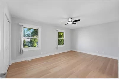 136 Edgewater Drive, Crystal Lake, IL 60014 - Photo 11