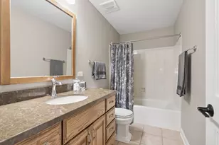 449 Farnham Ln, Wheaton, IL 60189 - Photo 19
