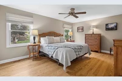 449 Farnham Lane, Wheaton, IL 60189 - Photo 13